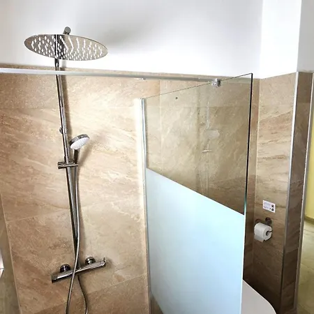 Διαμέρισμα 3br Shared - 7-min Walk, Peaceful