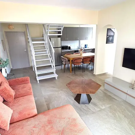 3br Shared - 7-min Walk, Peaceful لارنكا