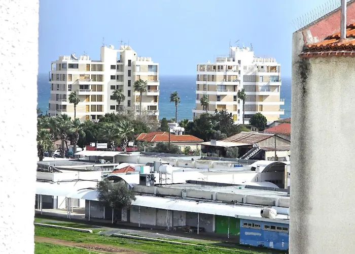 3br Shared - 7-min Walk, Peaceful Λάρνακα